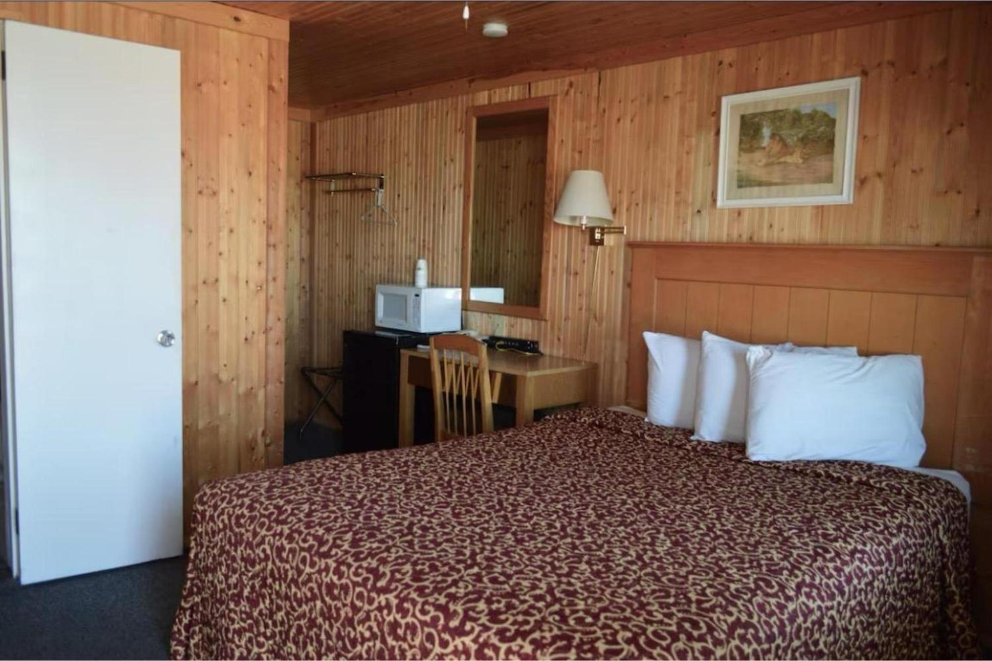 Green Acre Motel By Oyo Near Rush County Airport La Crosse Exterior foto